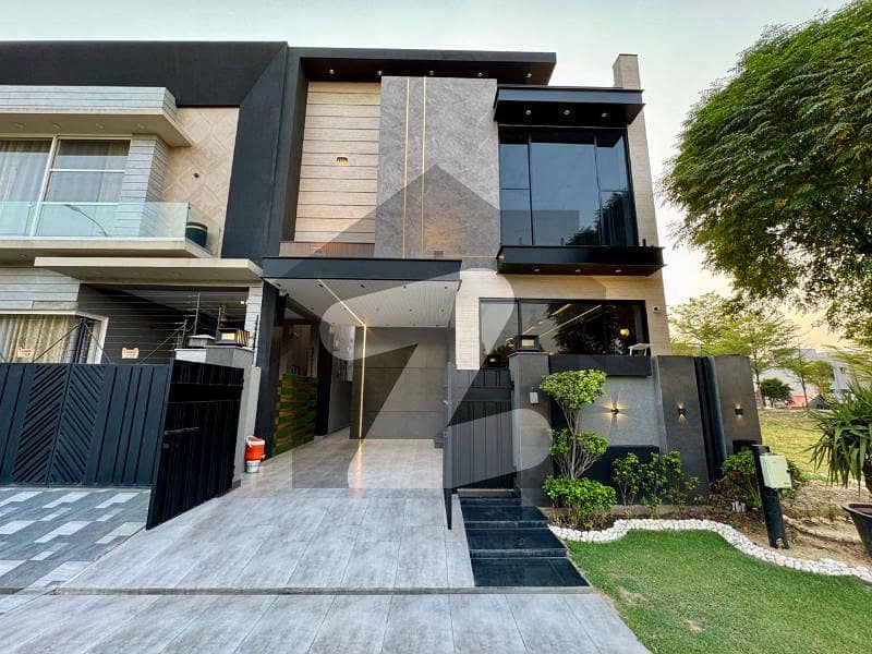6-Marla Brand New Top Quality Ultra Modern Luxury Villa For Rent In DHA