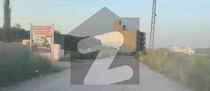 بنی گالہ اسلام آباد میں 12 مرلہ کمرشل پلاٹ 2.7 کروڑ میں برائے فروخت۔
