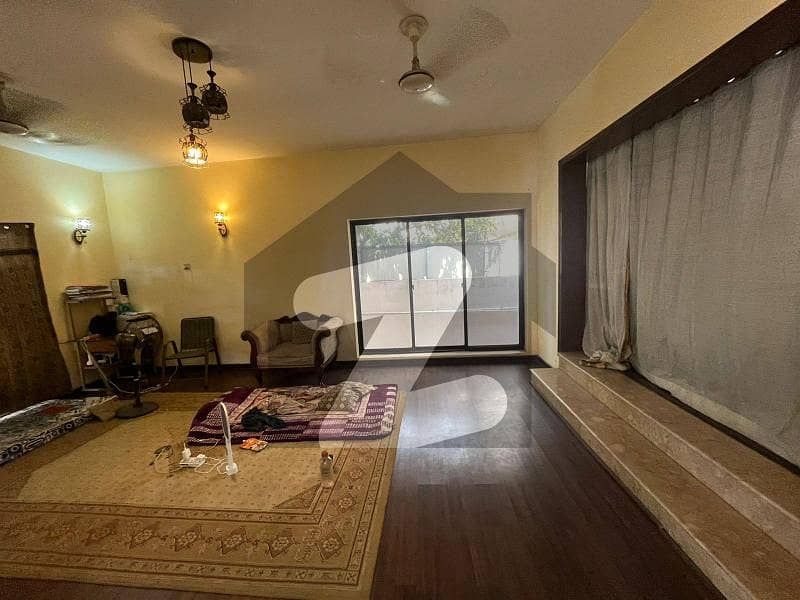 ایف ۔ 8 اسلام آباد میں 7 کمروں کا 1 کنال مکان 42.0 کروڑ میں برائے فروخت۔