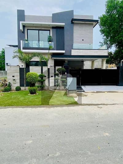 10 MARLA BRAND NEW DOUBLE HIEGHT LOBBY MODREN DESGINE HOUSE FOR RENT IN DHA PHASE 7