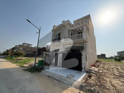 فیصل مارگلہ سٹی بی ۔ 17,اسلام آباد میں 4 کمروں کا 5 مرلہ مکان 2.4 کروڑ میں برائے فروخت۔