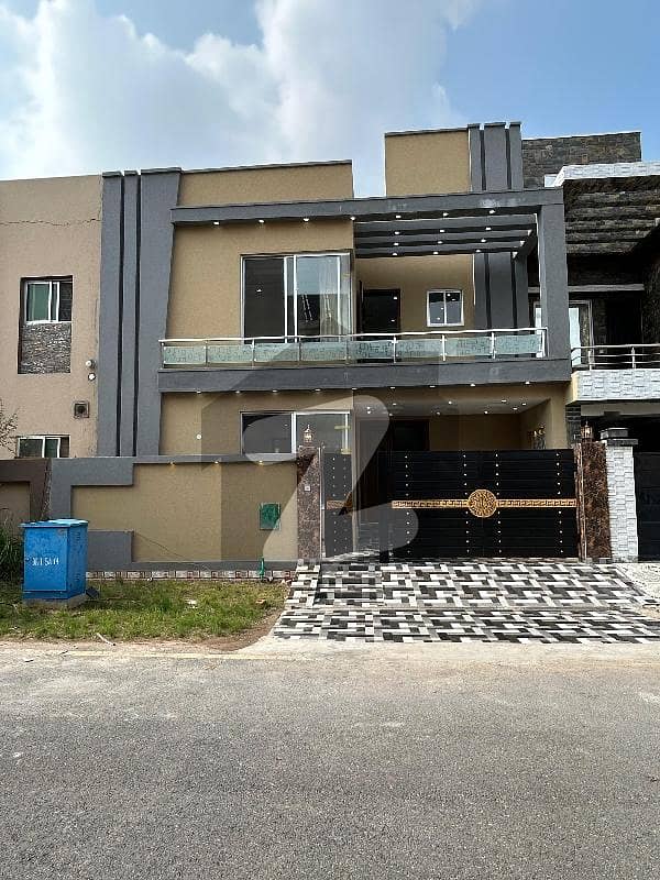 6Marla Ultra Modern House Available For Sale