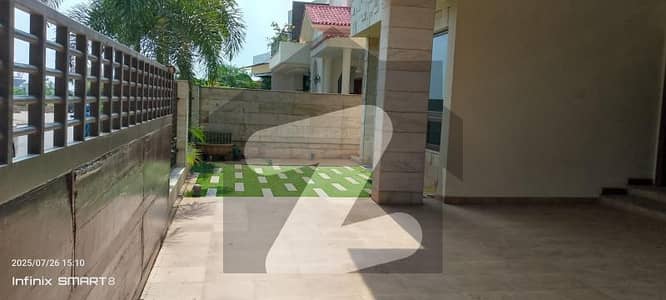One Kanal Designer House For Rent Park Face Outstanding Location