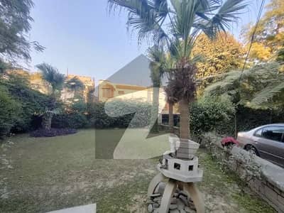 3-Kanal Single Story Old House Available For Sale In Old Officers Colony Saddar Lahore Cantt.
