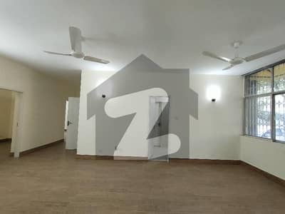 10-Marla 3-Bedroom'S Ground Floor Flat Available For Rent In Askari-2 Lahore Cantt.