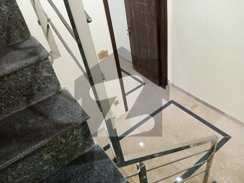 NEAR to MAIN canal Road with Triple storey house with 4 bedroom and 4 washroom 2 kitchen 2 tv lounch 1 store room wity Registry intqaal of 2 Mrla NEAR to MAIN canal Road with Triple storey house with 4 bedroom and 4 washroom 2 kitchen 2 tv lounch 1 store room wity Registry intqaal of 2 Mrla