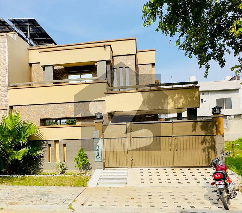 10 Marla Luxury House For Sale 10 Marla Luxury House For Sale