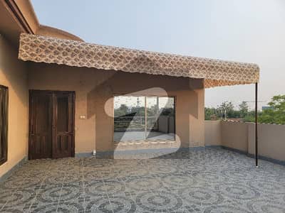 Upper Portion 2BR, 2 Bath for Company Home office