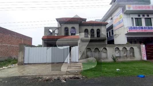 Well-Constructed Grey Structure House Available For Sale In LDA Avenue - Block M Well-Constructed Grey Structure House Available For Sale In LDA Avenue - Block M