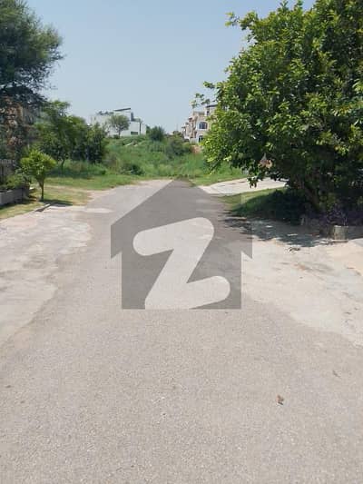 ڈی ۔ 12 اسلام آباد میں 4 مرلہ رہائشی پلاٹ 3.0 کروڑ میں برائے فروخت۔