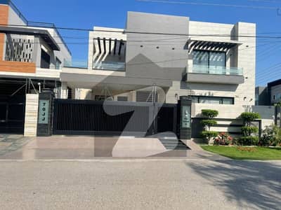 BEAUTIFULCORNER HOUSE FOR SALE IN DHA PHASE 4