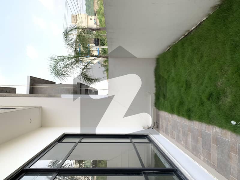 10 Marla Beautiful Luxury House