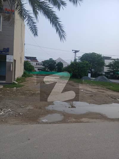 8 MARLA COMMERCIAL PLOT FOR SALE ON PRIME LOCATION PHASE 3