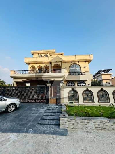 جی ۔ 11 اسلام آباد میں 6 کمروں کا 1 کنال مکان 15.0 کروڑ میں برائے فروخت۔