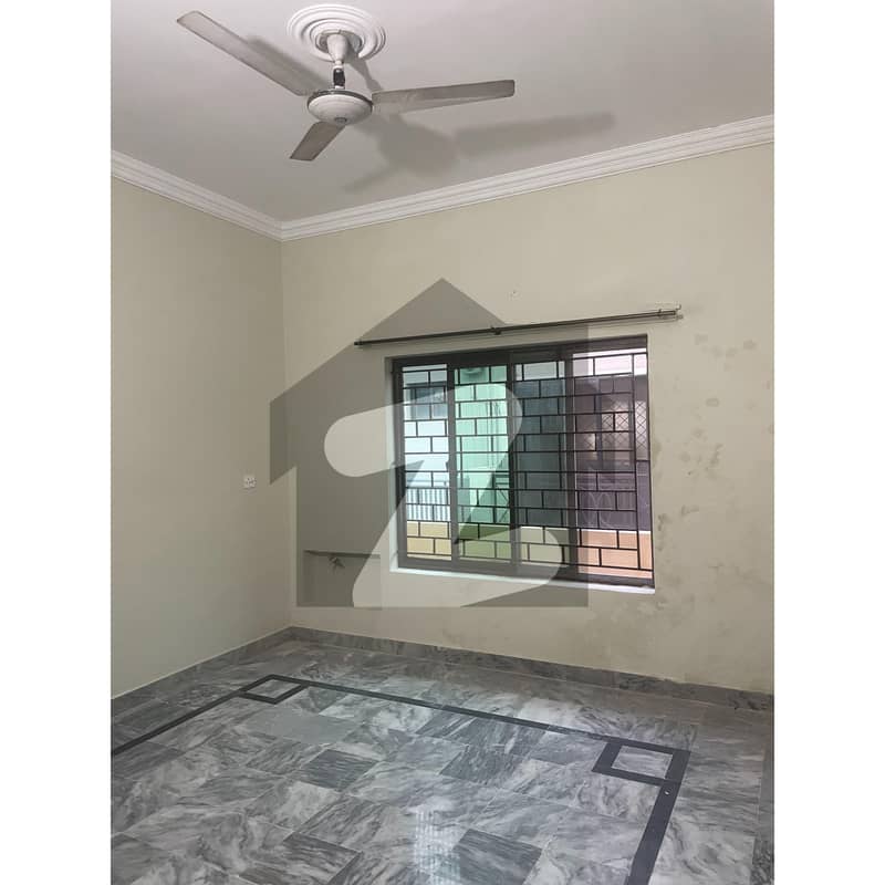 Upper Portion Available For Rent Upper Portion Available For Rent