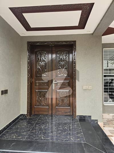 10 Marla Corner Full House for Rent in Engineers Town Block C2, Lahore 5 Beds, Servant Quarter | Demand PKR 1.10 Lakh