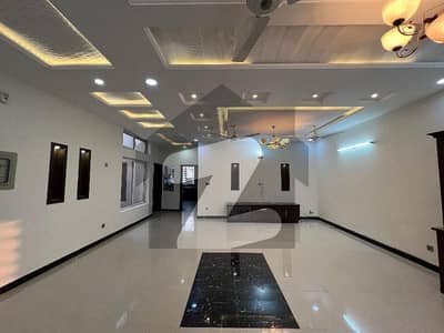 40x80 Double Road House Upper Portion For Rent In G-13/3 Good Location