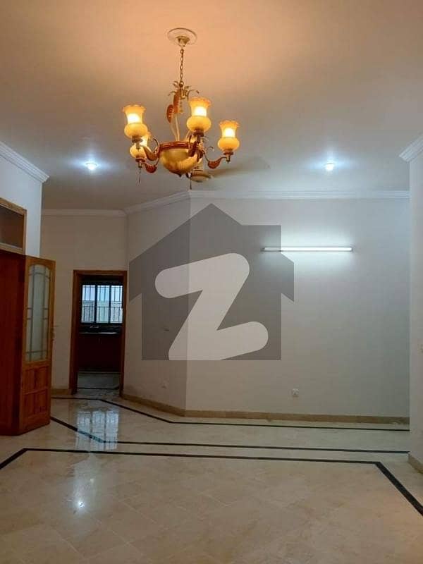Upper Portion Available For Rent Upper Portion Available For Rent