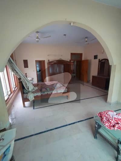 450 YARDS 3 BED DD FIRST FLOOR WEST OPEN CORNER 24 HOURS WATER GAS ELECTRICITY OPPOSITE SHEIKH ZAID UNIVERSITY