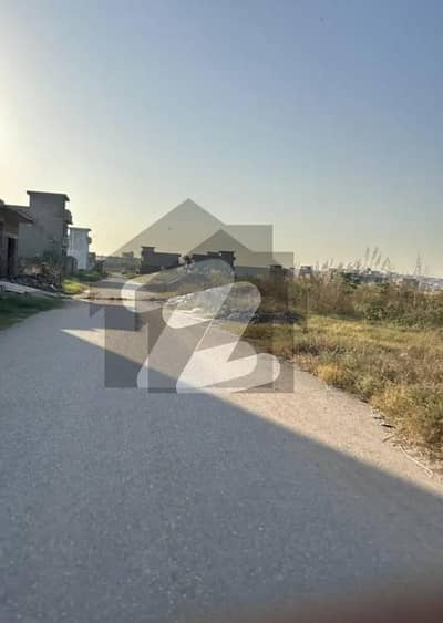 Possession-Ready 1 Kanal Corner Plot In Block C Heighted Ground, Ideal For Construction