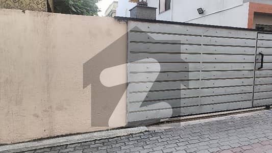 girls hostel for sale best opportunity for investment 2 sides open location Rehman pura near wahdat road road and Muslim town more 35 room's 120 seats rental value 15lac commission 2 percent
