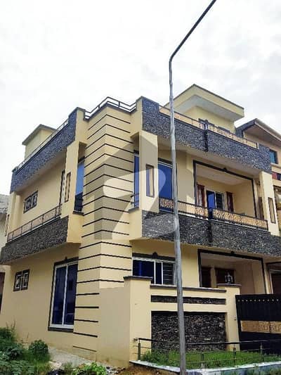 CORNER BRAND NEW HOUSE 25x40