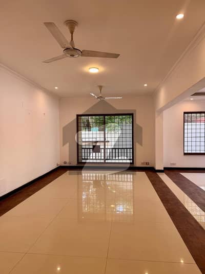 Triple Story 9 Bedrooms Luxury House