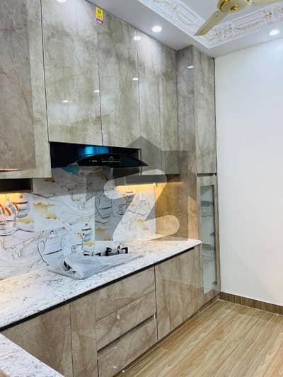 5 MARLA BRAND NEW FULLY FURNISHED GROUND FLOOR AVAILABLE FOR RENT