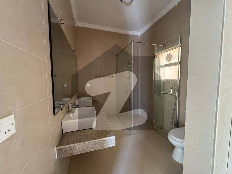 350sq Yd LUXURY VILLA FOR SALE - 282325904 800x600