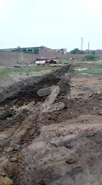 لائل پور گیلیریا 2 سمندری روڈ,فیصل آباد میں 8 کنال رہائشی پلاٹ 15.0 کروڑ میں برائے فروخت۔