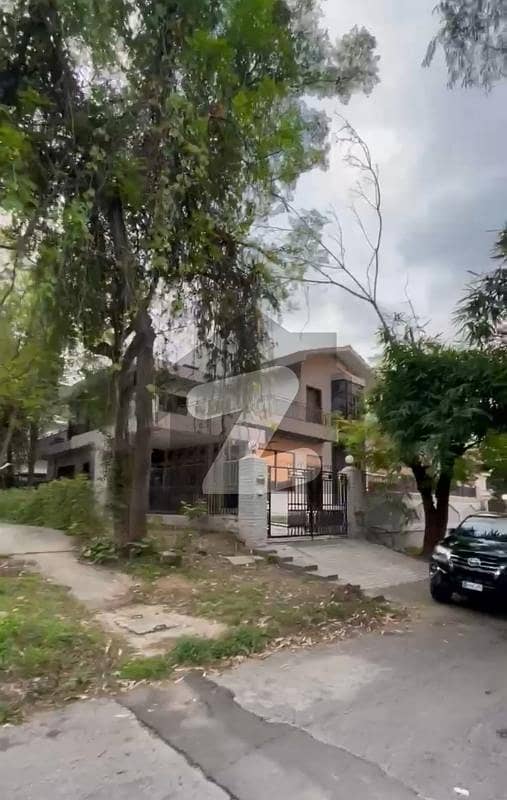 F-11 House For Sale 3 Story