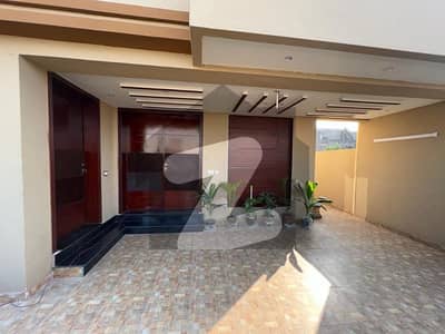 10 Marla Like New House With Modern Elevation For Sale In Bahria Town Lahore.