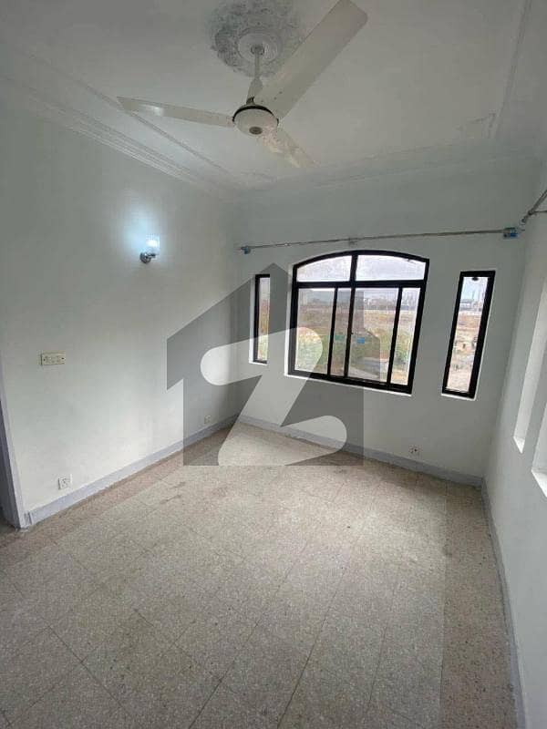 PHA FLAT AVAILABLE FOR RENT IN G-11/3