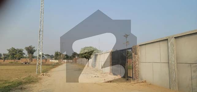 کرباٹھ لاہور میں 3 کنال رہائشی پلاٹ 1.2 کروڑ میں برائے فروخت۔