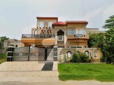 پی جی ای سی ایچ ایس فیز 2 - بلاک ڈی پی جی ای سی ایچ ایس فیز 2,پنجاب گورنمنٹ ایمپلائیز سوسائٹی,لاہور میں 7 کمروں کا 17 مرلہ مکان 6.35 کروڑ میں برائے فروخت۔