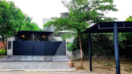 Get An Attractive Prime Location House In Bankers Avenue Cooperative Housing Society Under Rs. 39000000