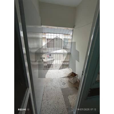 3 BED D/D BOUNDARY WALL FLAT FOR RENT IN BLOCK 13 C,GULSHAN