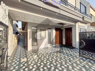 A BLOCK 10 MARLA BRAND NEW MODERN HOUSE AT IDEAL LOCATION