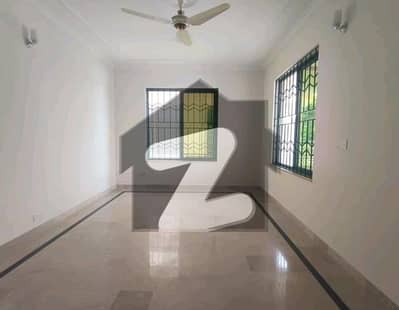 14 Marla House In I-8 For rent