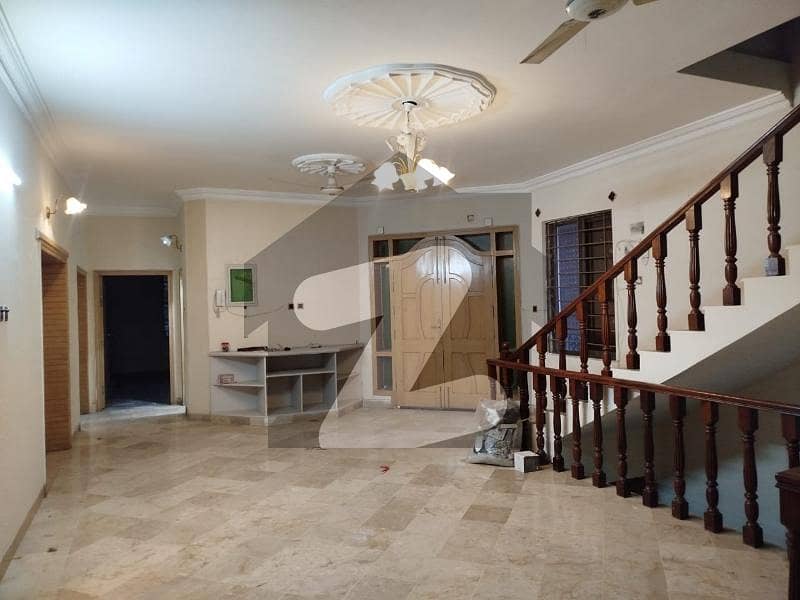 House Of 800 Yards In E-7 For Rent