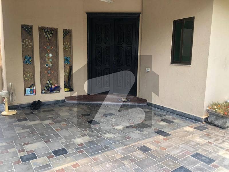 10-MARLA HOUSE FOR SALE 10-MARLA HOUSE FOR SALE