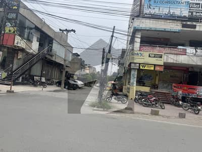 پی آئی اے مین بلیوارڈ لاہور میں 2 مرلہ دکان 1.5 کروڑ میں برائے فروخت۔