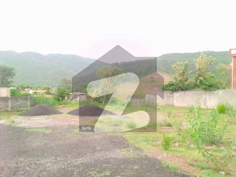 اسلام آباد - مری ایکسپریس وے اسلام آباد میں 2 کنال Studio فارم ہاؤس 6.0 کروڑ میں برائے فروخت۔