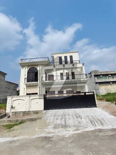 10 Marla Brand New House for Sale