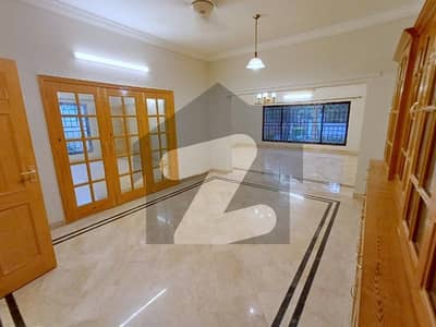 ایف ۔ 8/2 ایف ۔ 8,اسلام آباد میں 4 کمروں کا 1 کنال مکان 6.8 لاکھ میں کرایہ پر دستیاب ہے۔