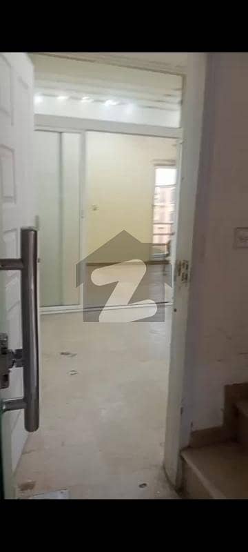 جی ۔ 13 اسلام آباد میں 1 مرلہ دفتر 27.0 ہزار میں کرایہ پر دستیاب ہے۔