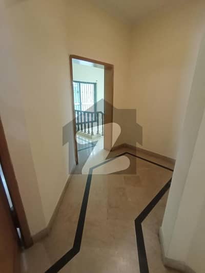 Prime Location 1 Kanal Slightly Used Upper Portion Available For Rent DHA Phase 1