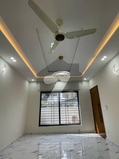 10 MARLA DESIGNER HOUSE FOR SALE 10 MARLA DESIGNER HOUSE FOR SALE
