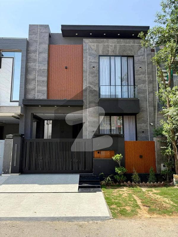 05 MARLA LUXURIOUS MODERN DESIGN BUNGALOW FOR RENT IN DHA PHASE 9 TOWN
