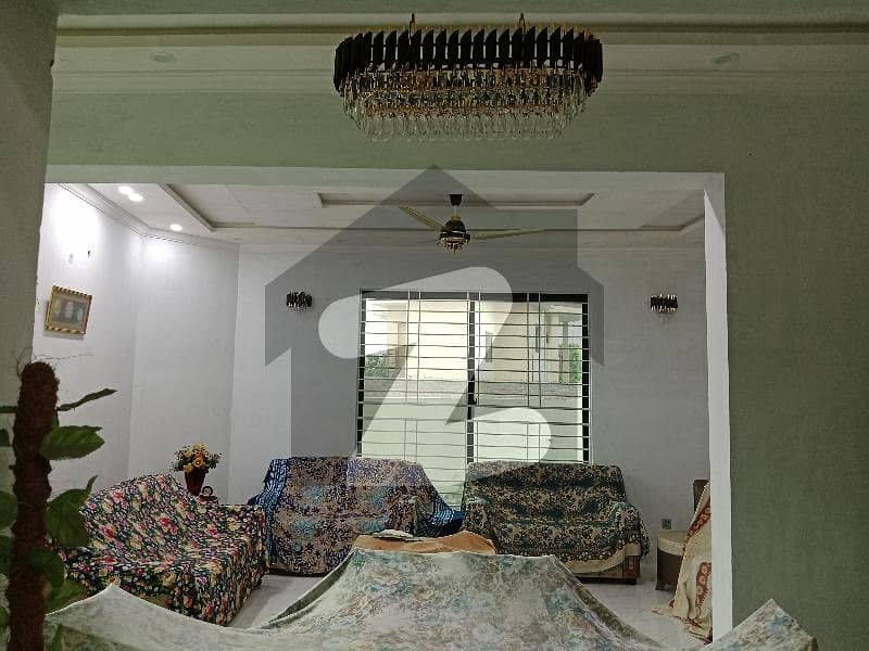 ایل ڈی اے ایوینیو لاہور میں 6 کمروں کا 1 کنال مکان 4.45 کروڑ میں برائے فروخت۔ ایل ڈی اے ایوینیو لاہور میں 6 کمروں کا 1 کنال مکان 4.45 کروڑ میں برائے فروخت۔